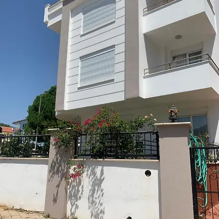 Apartamento 132. Sokak Door 1