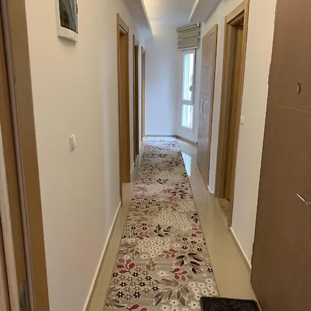Apartamento 132. Sokak Door 1