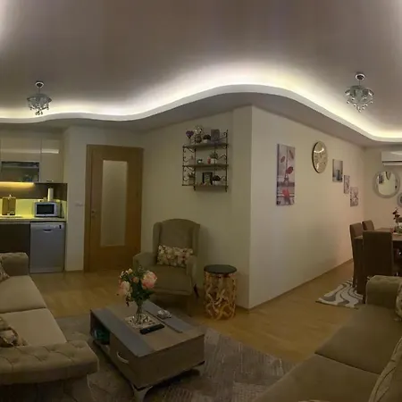 132. Sokak Door 1 *