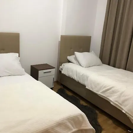 아파트 132. Sokak Door 1 *