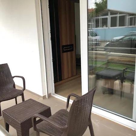 132. Sokak Door 1 * 말마리스